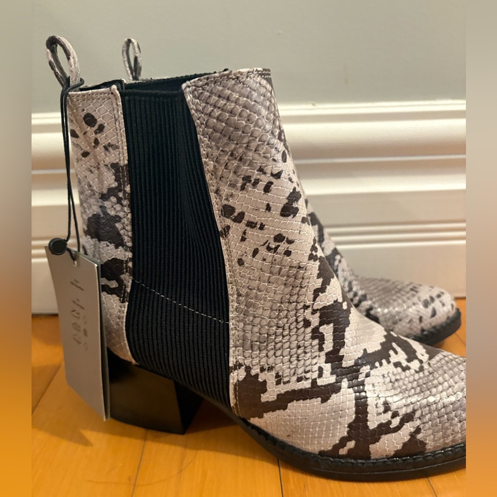 Vero Moda NWT snake print Chelsea boots - Picture 2 of 3